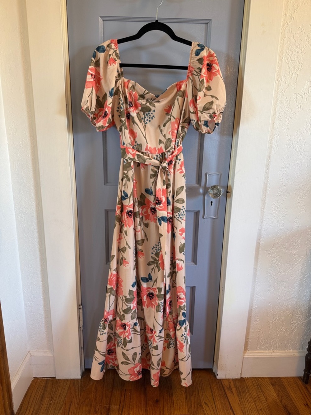 Floral Puff-Sleeve Maxi Dress in Beige and Coral